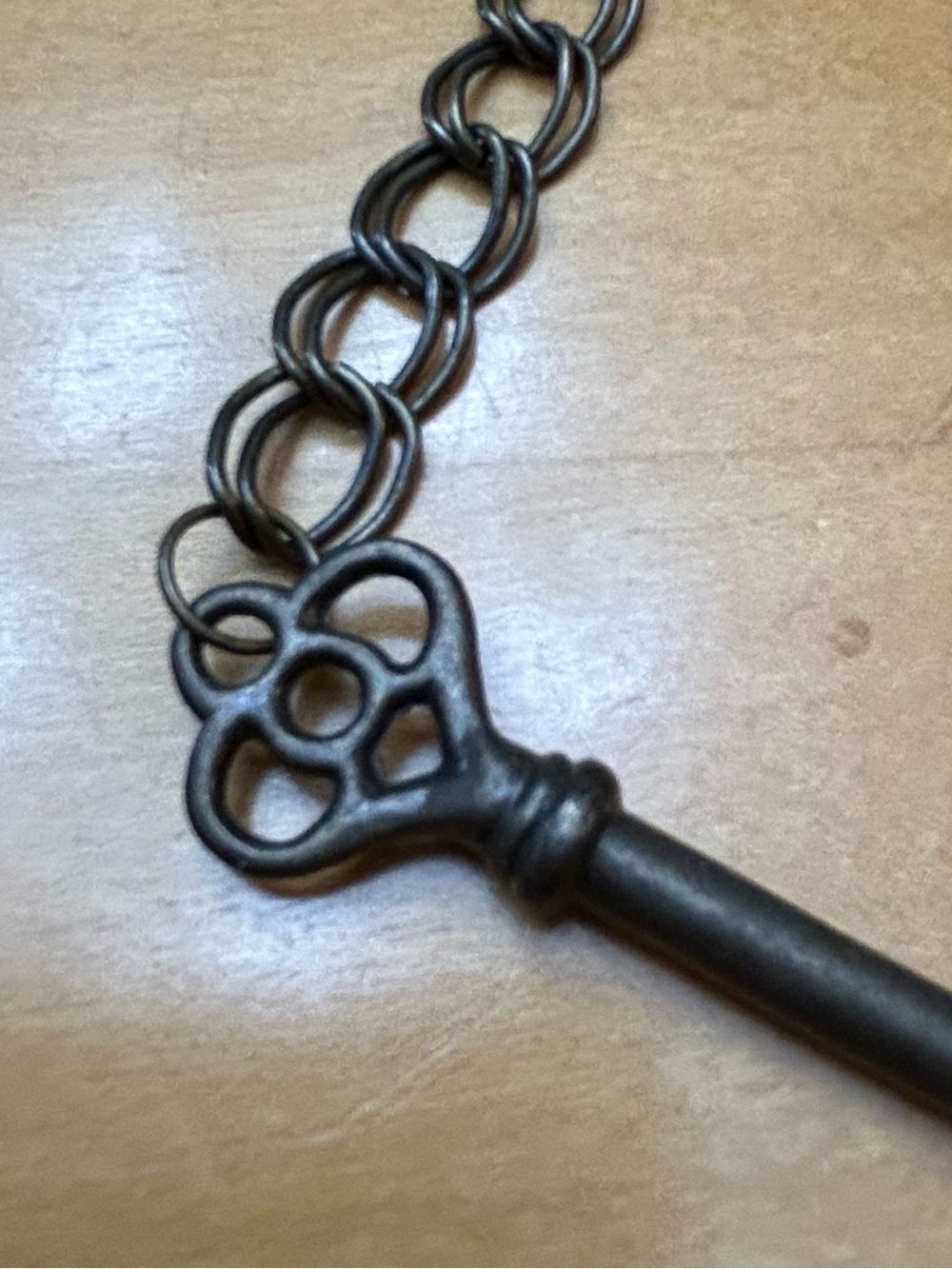 Boho vintage-style skeleton Key Chain Necklace - antique bronze-tone Metal - Picture 4 of 12